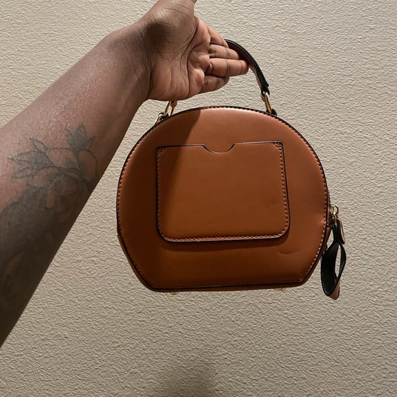 NY Livin Handbag 🟤 - Picture 4 of 5